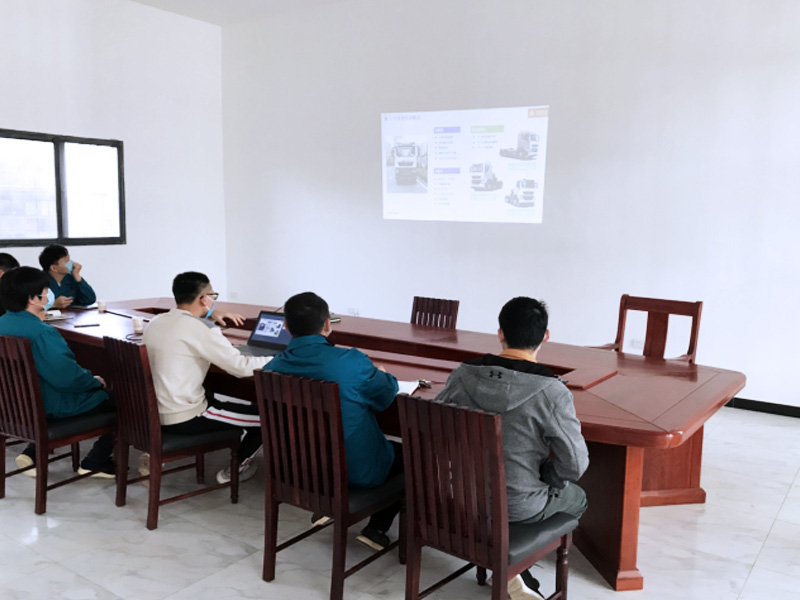 SINOTRUK factory people introduce the updates and changes of the trucks and new models of Sinotruk to the  Distributor HUALONG AUTOMOBILE INVESTMENT LIMITED，and the distributor will adjust the marketing strategies timely.